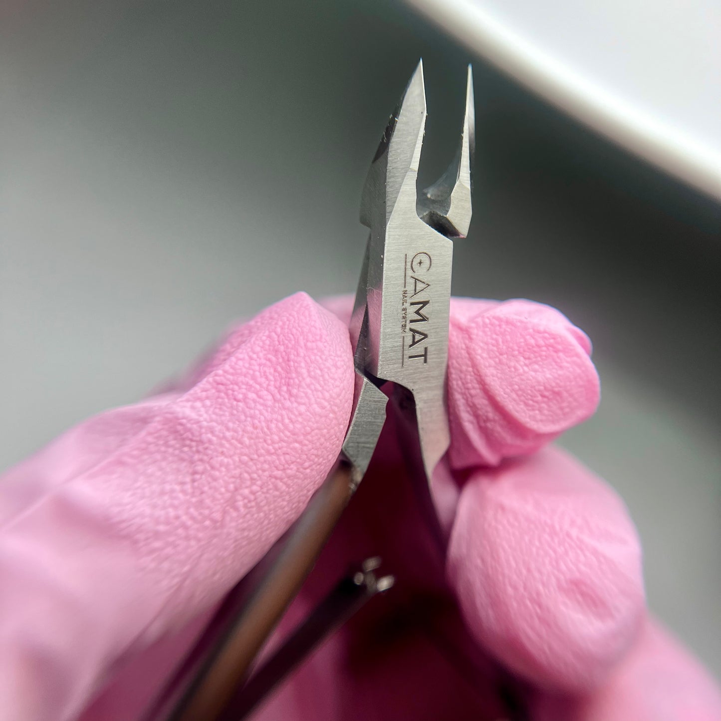 Professional Curved Pearl Cuticle Nipper MAGIC-07